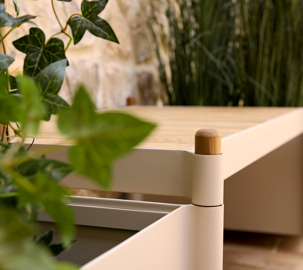 Sticks planter bench